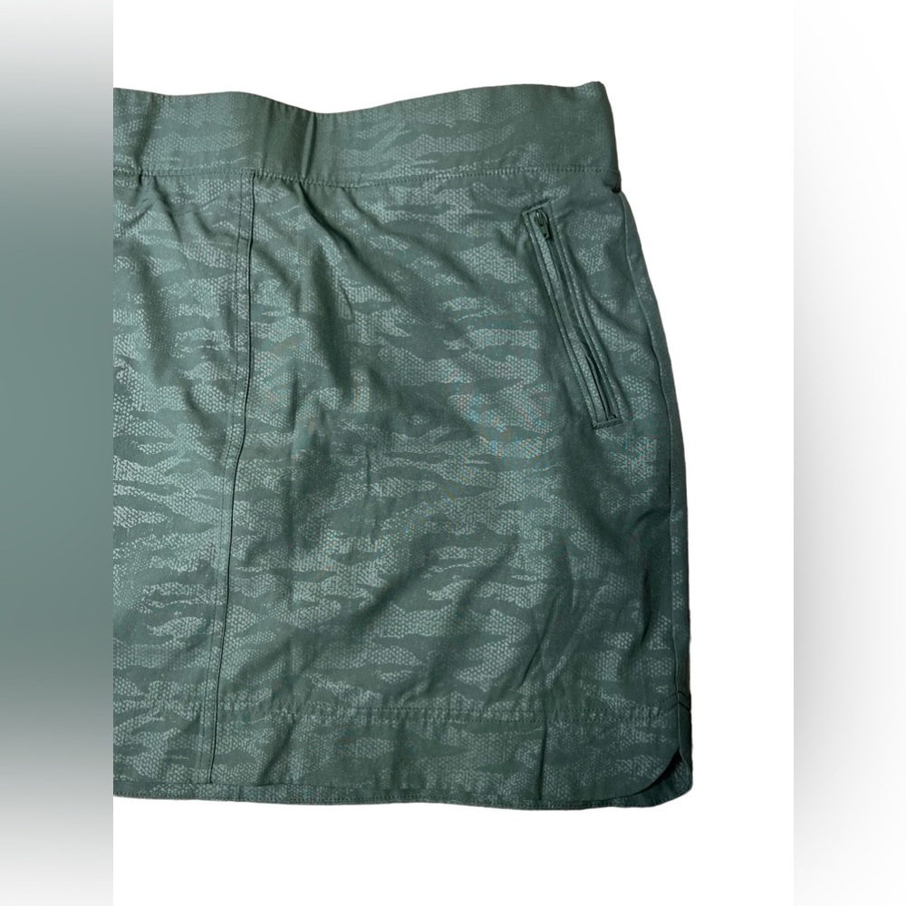 Orvis Size XL Green Camo Embossed Print Active Performance Skort Womens - Picture 4 of 15